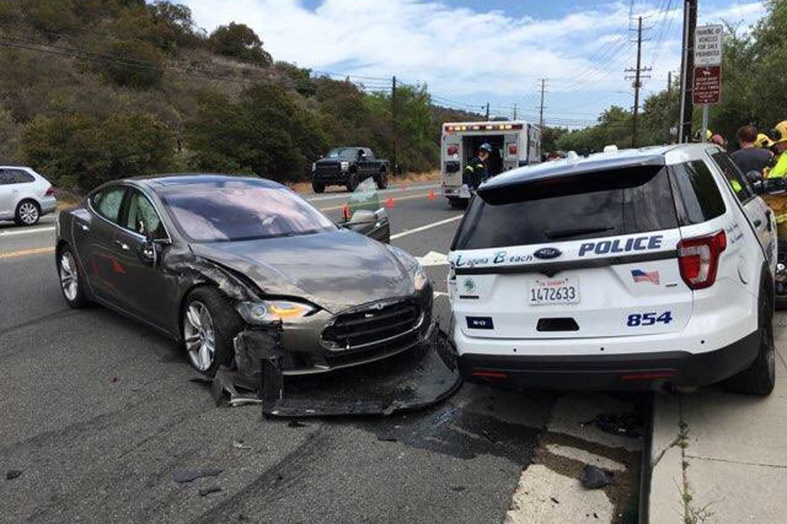 Tesla Model S in Autopilot collides with police SUV